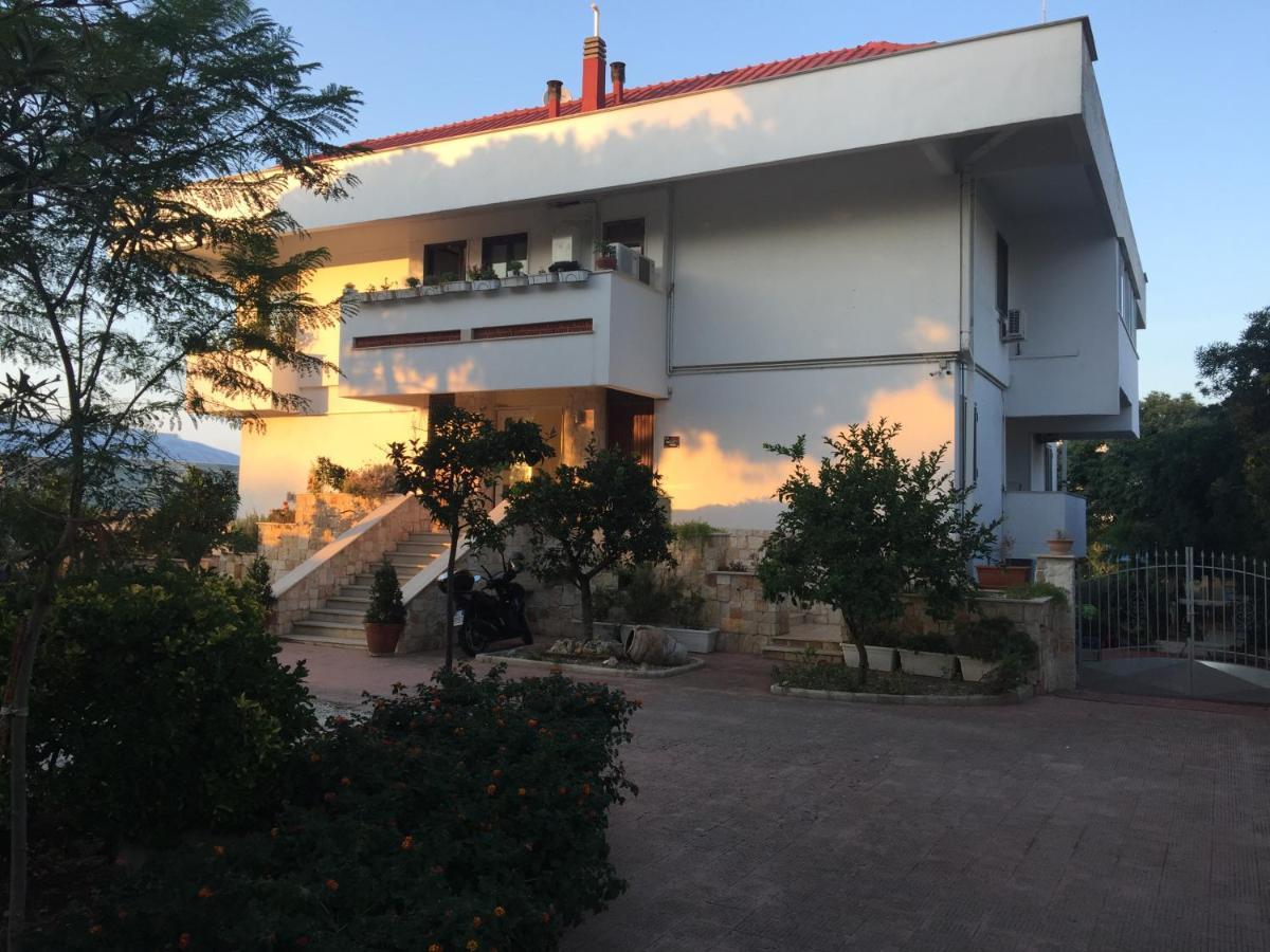 La Casa Di Emanuella - & International